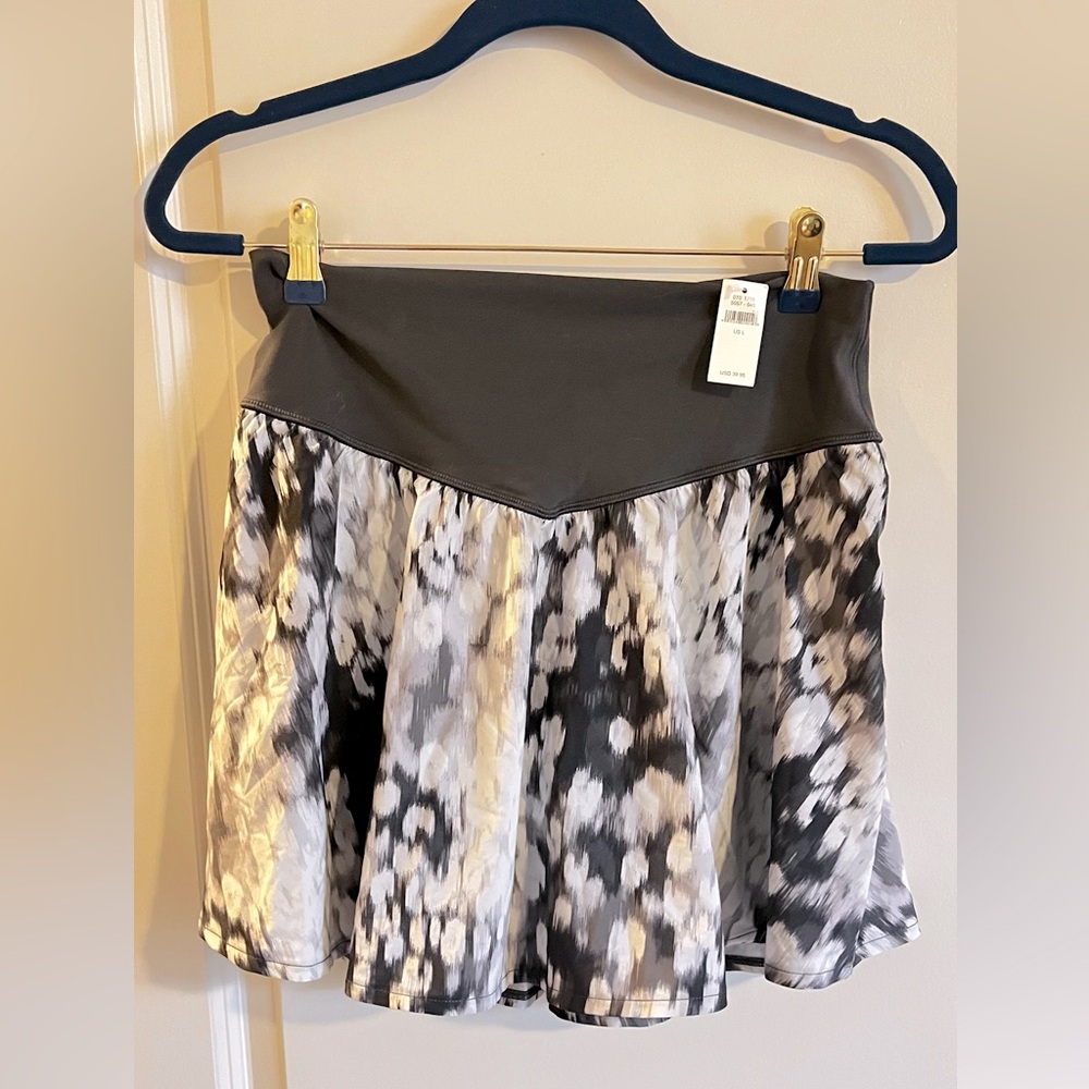 Aerie Offline Nylon Printed Tennis Skort in Gray Pattern Size L NWT